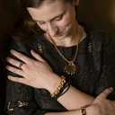 Złota pancerka z lakierowanym paskiem z ekoskóry. CAFFE LATE