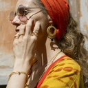 Pozłacany pierścionek z opalowymi kryształami. TU I TERAZ