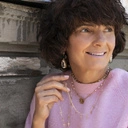 Pozłacany naszyjnik na łańcuszku z małymi krzyżami. PUNKOWY