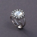 Posrebrzany pierścionek z dużym kryształem w oprawie. SOLARIS