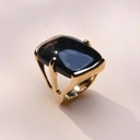 Pozłacany pierścień z owalnym czarnym agatem. MOC AGATU