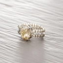 Elastyczny posrebrzany pierścionek z kryształem. TIRAMISU