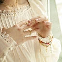 Pozłacany pierścionek z opalowymi kryształami. TU I TERAZ