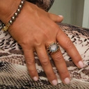 Pozłacany pierścionek z kryształem w kolorze nieba. LATO MILANO