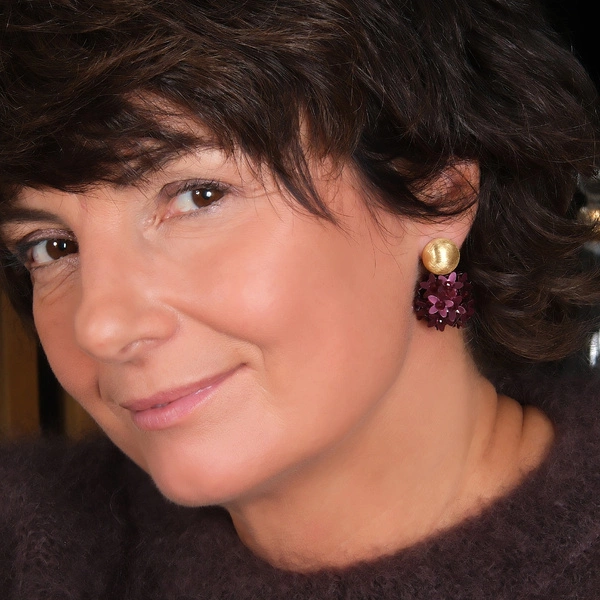 Wiszące kolczyki kule z burgundowymi kwiatkami. ŁYK NAMIĘTNOŚCI