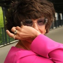 Złocony spiralny pierścionek z dekorami i kryształami. NOSTROMO