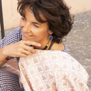 CON AGRADECIMIENTO. Un anillo delicado con bolas blancas.