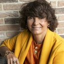 Drobne kolczyki z pozłacanymi kulkami i perłami. UROCZE KÓŁECZKA