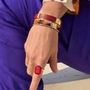 Pozłacany lekki pierścień z czerwonym kryształem. GIULIETTA