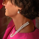 Dwurzędowy naszyjnik ze szklanych pereł Majorka i łańcucha. ZŁOTE ZGŁOSKI 