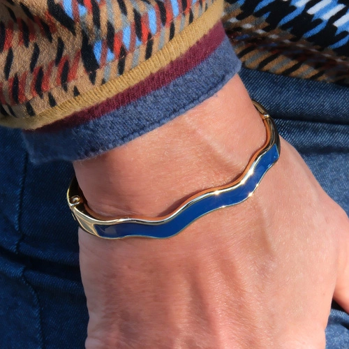 Sztywna złocona bransoletka zdobiona niebieskim akrylem. DROGA ŻYCIA