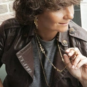 Sztywna złota bransoletka z dwiema kulami khaki. KHAKI NA CIEPŁO