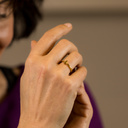 I - Iwona. Pierścionek z literą I