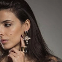 Pozłacane kolczyki-krzyże z białymi kryształkami. JEDNA KRÓLOWA