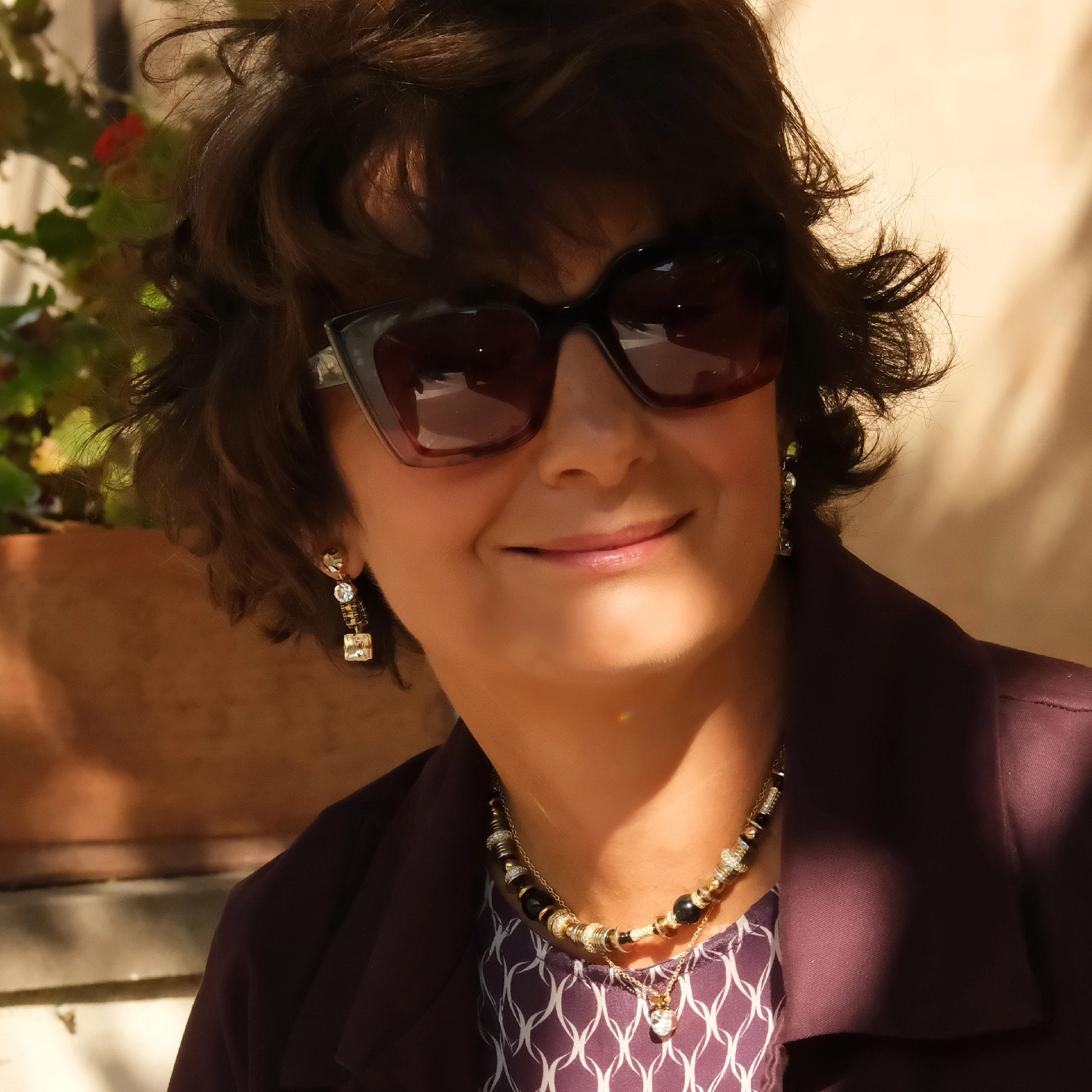 Zlocony naszyjnik z łańcuszka z zawieszką z kryształem. MRS ROBINSON