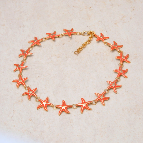 Krótki pozłacany naszyjnik z emaliowanymi rozgwiazdami. MORSKA KONSTELACJA