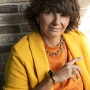 Pozłacane kolczyki wiszące z kryształkami i perłami. JENNY