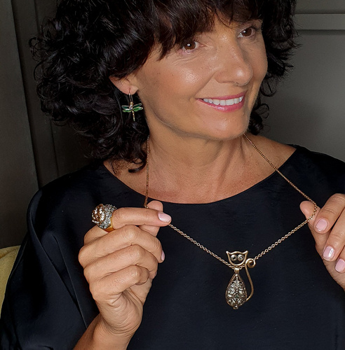 LIBÉLULA DE ESMERALDA. Pendientes colgantes con libélula