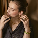 Pozłacany choker na łańcuchu wysadzany kolcami. DANGEROUS