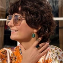 Pozłacany lekki pierścień z czarnym kryształem. REGINA