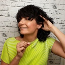 Uwielbienie geometrii. Kolczyki wkrętki z szarym kryształkiem