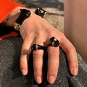 Pierścionek z głową czarnej pantery z cyrkoniami. DZIKA PRZYJEMNOŚĆ