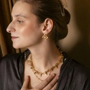 Pozłacany choker na łańcuchu wysadzany kolcami. DANGEROUS