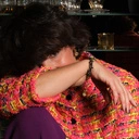 Pozłacane kolczyki z ogniw z szarym krysztalem. CASTELLO