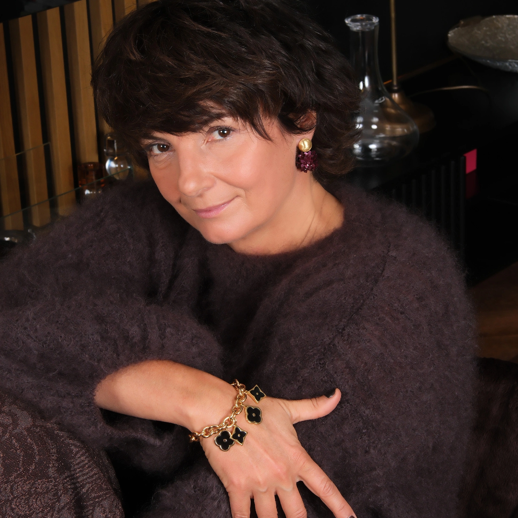 Wiszące kolczyki kule z burgundowymi kwiatkami. ŁYK NAMIĘTNOŚCI