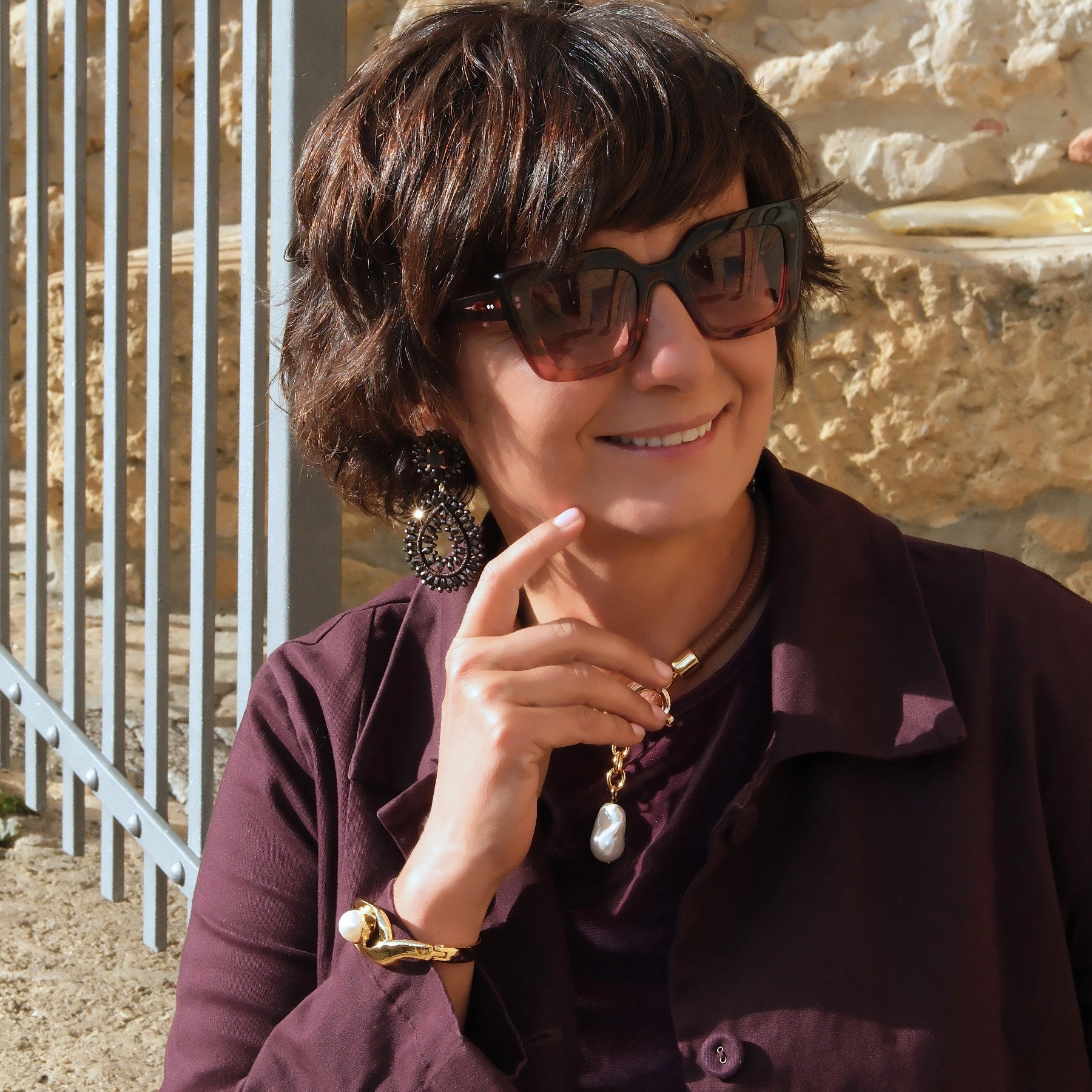 Naszyjnik z jasnobrązowej ekoskóry z perłą hodowlaną. PIASEK PUSTYNI