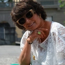 Pozłacane kolczyki wiszące z emaliowaną pszczółką. MIÓD NA USZY