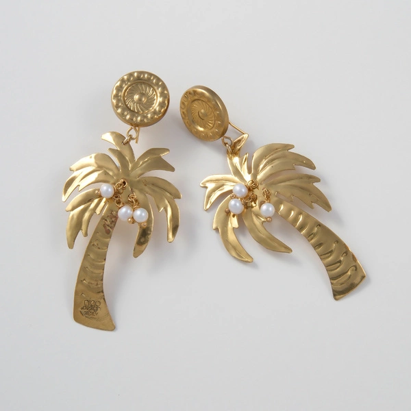Złote wiszące kolczyki palmy z perłami i kamieniami. PALMA DE MALLORCA