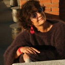 Kolczyki z motywem kwiatów i kryształem w czerwieni. FESTA ROSSA