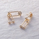 Pozłacane kolczyki wiszące w kształcie dwóch szekli. COSTA VERDE