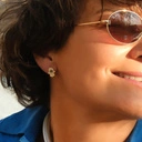 Zestaw trzech pozłacanych kolczyków z motywem dłoni. RĘKA WYROCZNI