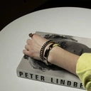 Sztywna srebrzona bransoletka o wytłaczanej powierzchni. SILVER MOON