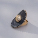 Pozłacany pierścień z kopułkową rozetką z cyrkonii. WŁOSKI GLAM