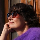 Małe złocone kolczyki z perłą i białymi kryształkami. CIEPŁY LÓD