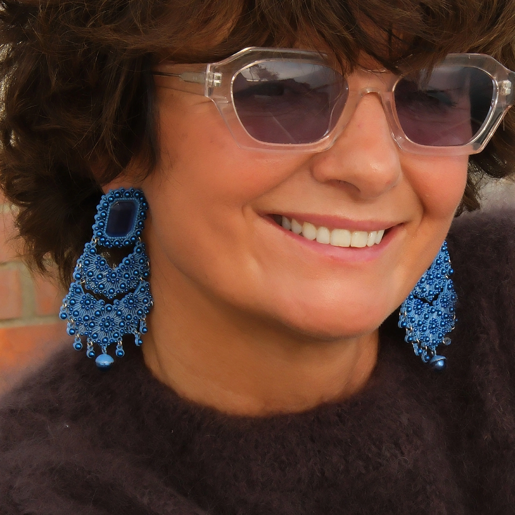 Kolczyki z niebieskimi falbankami i kryształem. LUSTRA WENECKIE