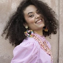 Wiszące kolczyki w formie serc z kwiatami i perłami. FANTAZJA