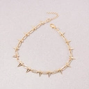 Pozłacany choker na łańcuchu wysadzany kolcami. DANGEROUS