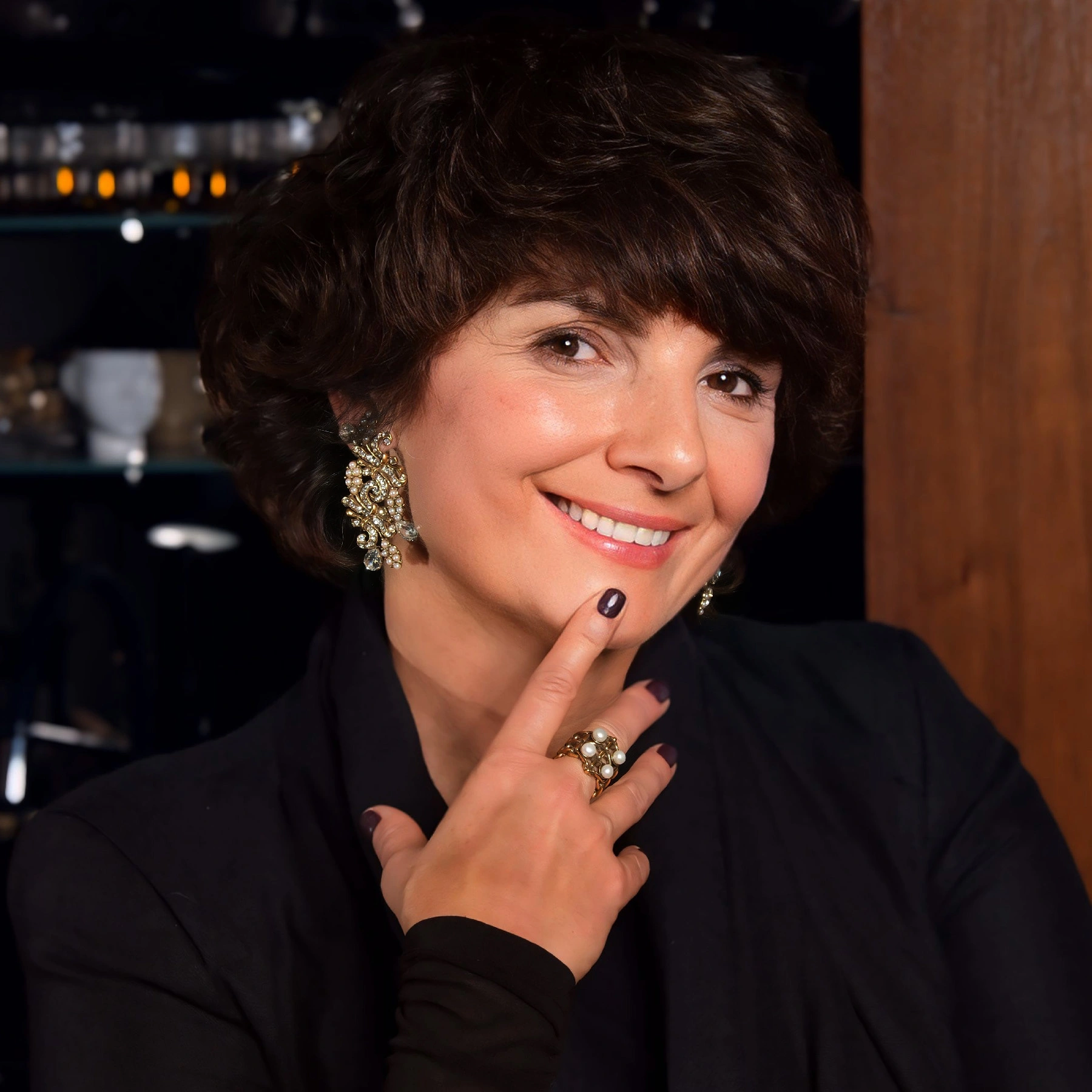 Złocony ażurowy pierścionek z czterema perełkami. LIZ