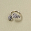 Otwarty srebrzony pierścionek z kryształowymi łezkami. DO ŁEZKI ŁEZKA