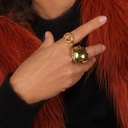 Klasyczny duży pierścionek z drobnymi kryształkami Swarovskiego. EMILIANO