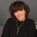 Długi naszyjnik zdobiony perłami i kryształami. BRYZA