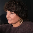 Długie kolczyki ze złotymi kwiatkami z cekinów. LUZ BLUSZCZ