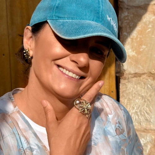 Delikatny pierścionek w stylu retro z perłami i kryształkami. KWIAT W SIDŁACH ROSY