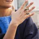 Duży złocony pierścionek z niebieskim kryształem. NIEBIESKIE OCZY