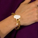 Bransoletka łańcuch z białym sercem i perełkami. SÃO PAULO