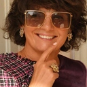 Złocony pierścionek z kwiatami z perłami i kryształkami. JEDEN ZA WSZYSTKIE